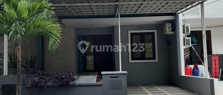 2-story renovated house facing a garden in the Harmoni cluster, Harapan Indah. 1