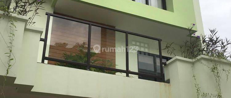 Rumah baru di bangun lokasi di komplek RCTI kebun jeruk jakarta barat bangunan 2,5 lantai mewah 1
