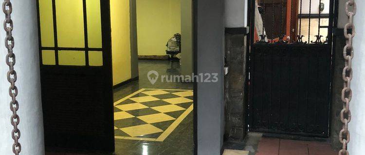 Rumah di petojo 2 Lantai ngantong jakarta pusat 1