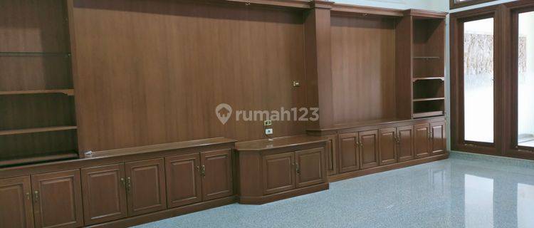 Rumah 3 Lantai di tanah abang bagus untuk kantor 1