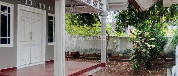 Di Sewakan  Dan Di Jual  Rumah Besar , 2 Lantai,  Di Jakasampurna.  1