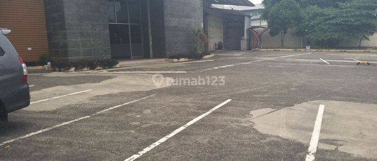 Gudang Besar Dipinggir Jalan Raya Kota Bekasi Selatan  1