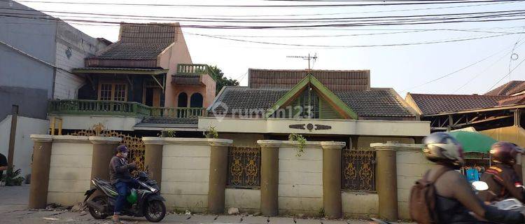 Di Sewakan Rumah  Besar Di Pinggir  Jalan,   Di Bungur,  Bekasi  Utara.  1