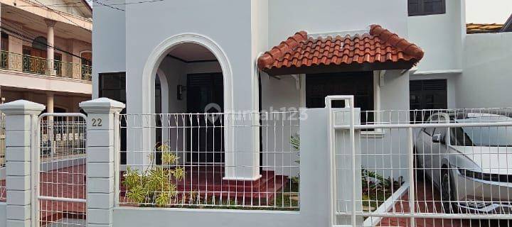 Disewakan Rumah Cantik 2 Lantai ,baru Renovasi 1