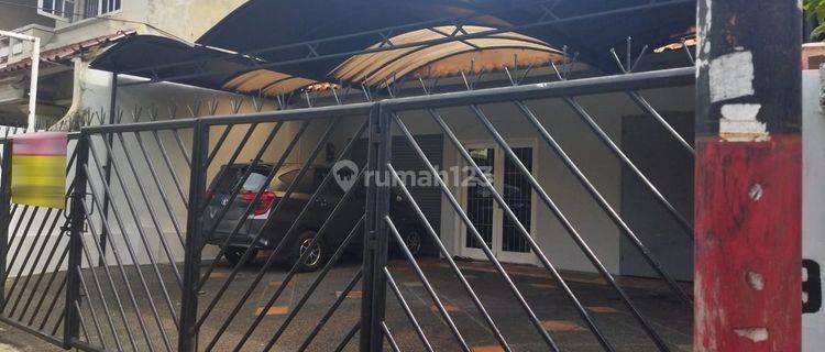 Rumah Usaha Siap Huni dengan Hunian Nyaman dan Asri di @Sektor 1, Bintaro 1