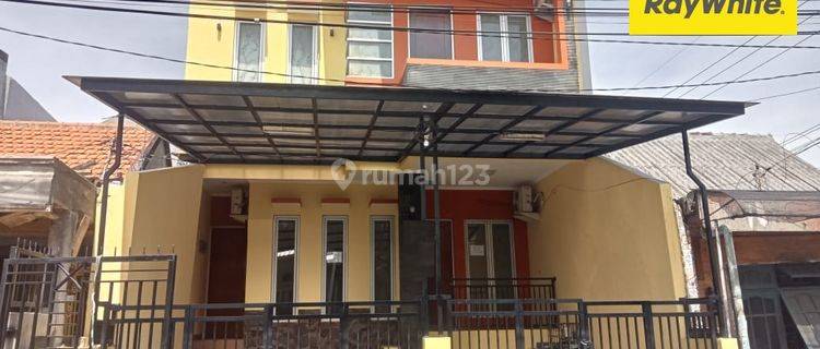 Disewakan Rumah 3 Lantai di Jl Teluk Amurang Perak Surabaya 1