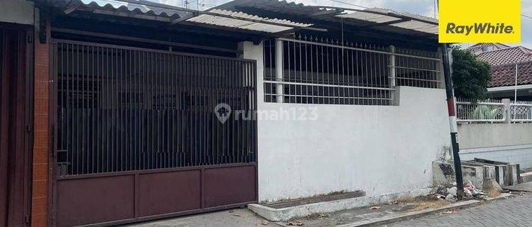 Disewakan Rumah di Raya Darmo Indah Selatan Surabaya 1