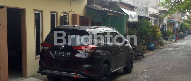 NGAGEL RUMAH DI SEWAKAN BEBAS BANJIR,MOBIL BISA PARKIR DEPAN RUMAH 1