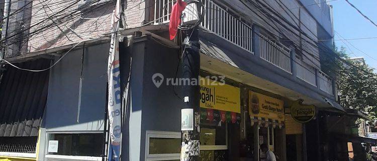 Bangunan Kost 3 Lantai 5 Kamar dan Ruang Usaha di Jl. Bangka 1