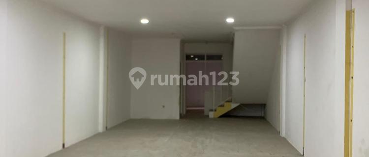Strategic Shop House Ready to Use for Office or Business in Cinere 1