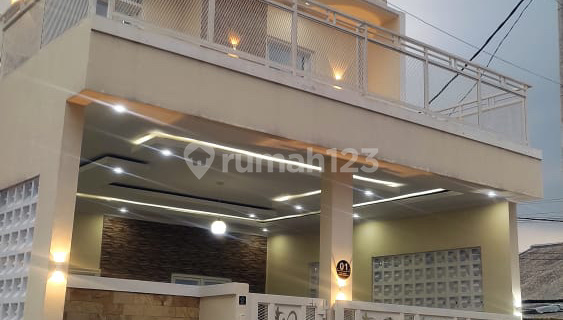 Rumah 2 Lt Free Desaign Minimalis modern  1