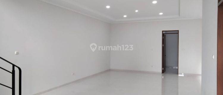Rumah Lux Eksklusif di Singgasana Pradana 2 Lantai 1