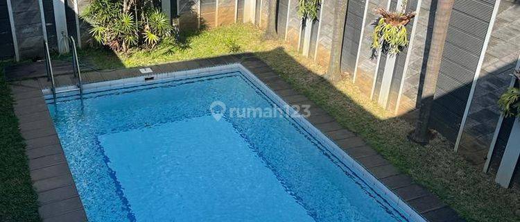 Rumah lux dengan kolam renang murah di sukamulya  1