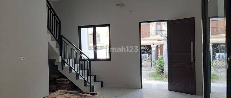 Rumah Classic Minimalis Hook Luas 320 meter 2 Lantai Siap Huni di Daerah Sunter, Jakarta Utara 1