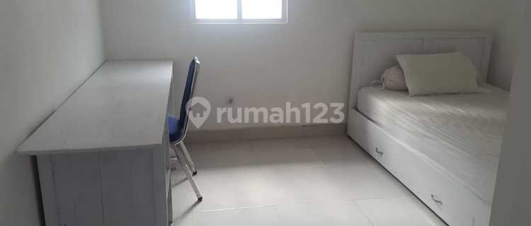 Girls' Boarding House with Ensuite Bathroom Near UII Campus Sardonoharjo Ngaglik Sleman Yogyakarta 1