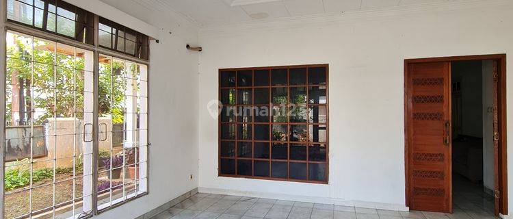 Rumah Classic Hook 2 Lantai, Sudah HGB di Bintaro  1