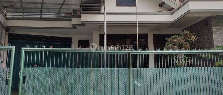 Di jual rumah di Jalan Darmo Baru Timur  Surabaya SHM 1