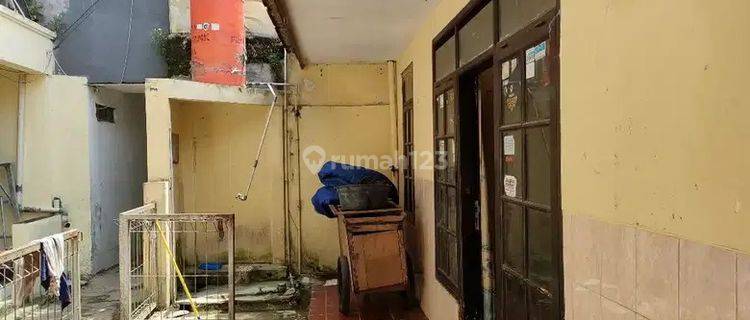 Rumah di Jalan Titimplik Dalam
, Bandung 1