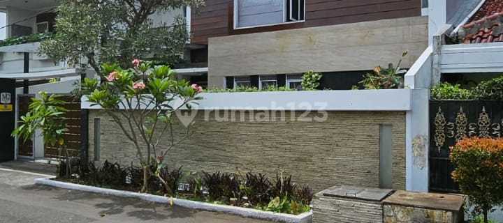 For Sale Luxurious Main Road House in Margahayu Complex 1