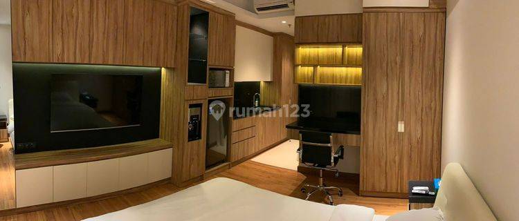 Apartemen Sudirman Hill Benhil Lantai Tinggi Tinggal Bawa Koper 
 1