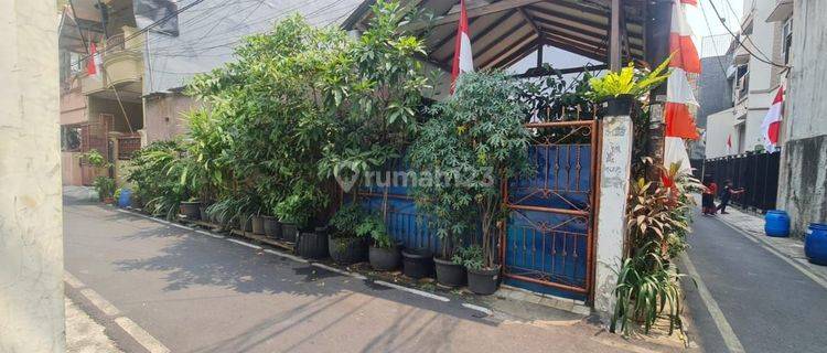 Rumah Tua Hitung Tanah Posisi Hoek Tanjung Duren Barat 1