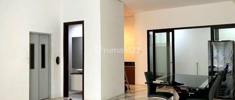 Rumah 5 Lantai Dalam Town House Springhill Golf Residence Kemayoran  1