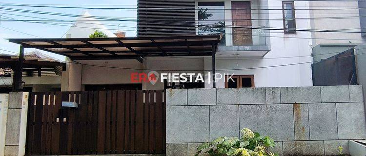 Rumah Depan Taman Di Taman Meruya Ilir, 200meter 1