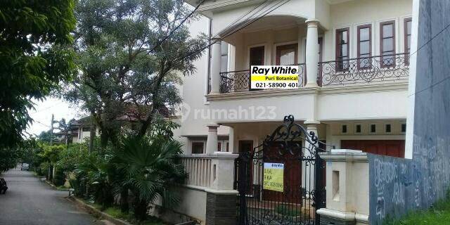 Dijual Rumah Bagus Luas di Taman Alfa Indah 1