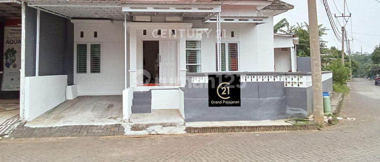 Ready-to-Occupy Hook House in Erfina Kencana Housing, Cibinong 1