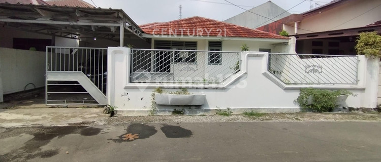 House Near City Center in IPB 4 Housing Complex, Jl Mendut Bogor 1