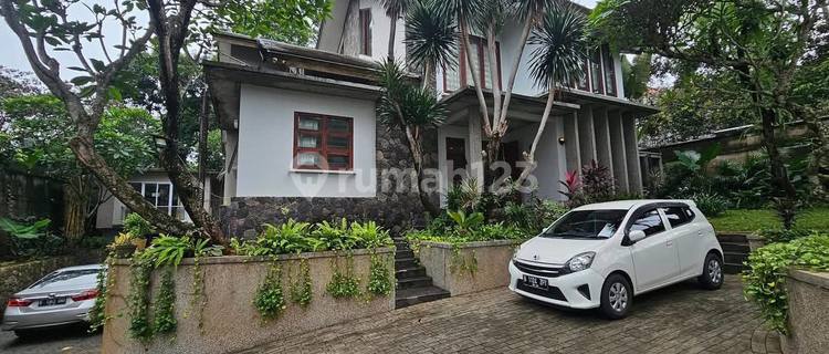 Luxury House in Cirendeu Adjacent to Lebak Bulus, South Jakarta 1