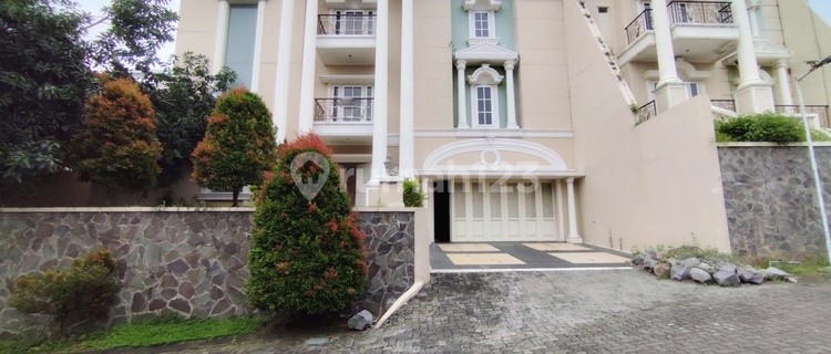 Rumah Classic Modern 3 Lantai Villa Esperanza Ngaliyan Semarang 1