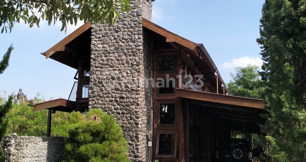 For Sale/For Rent Business House Near Bakmi Pele, Godean St. Km.8, Sleman 1