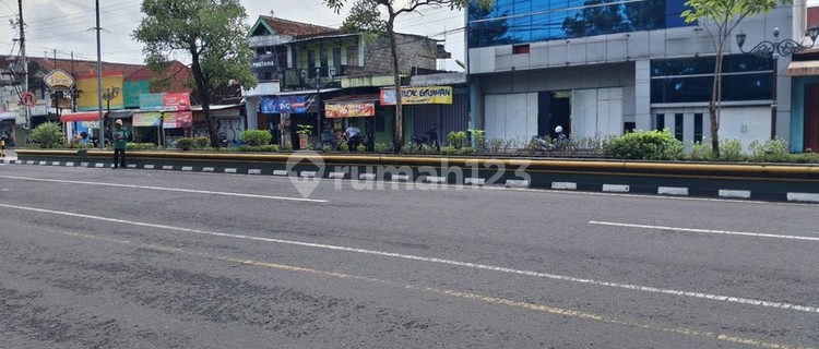 Business Opportunity for a 2-Story Shophouse, Close to Bantul Square 1