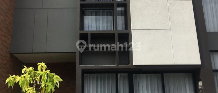 Semi Furnished 2 Story House in Suvarna Sutera Flavio Tangerang 1K8000TA 1