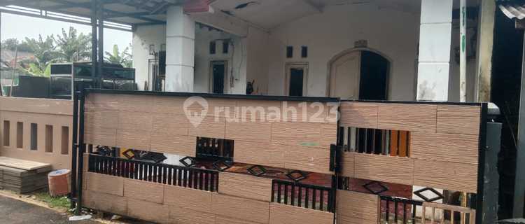 For quick sale, a ready-to-occupy house in Kampung Pabuaran Curug Kulon Curug, close to the market. 1