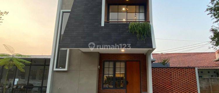 Dijual Rumah 2 Lantai di Kukusan SHM 1