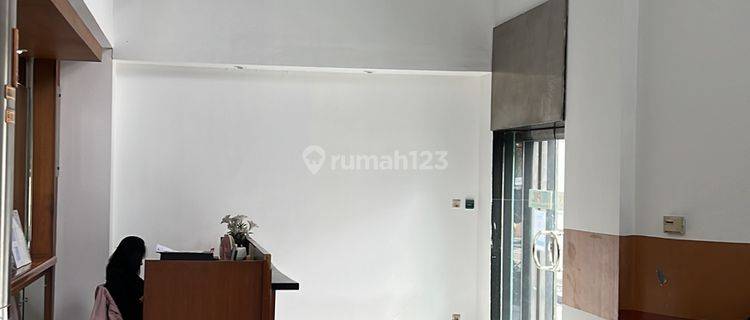  Kantor Gedung 6 Lantai Siap Pakai Ada Lift di Tomang 2286 m² Furnished SHM Strategis Jakarta Pusat 1