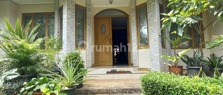 Rumah Cantik Dan Asri Dalam Komplek Besar di Cinere 1