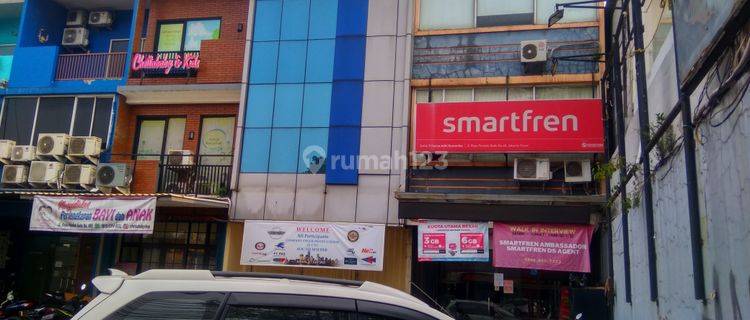 Ruko 3 lantai dijual murah ,deket asrama haji ,deket pasar pondok gede ,deket terminal pondok gede pokoknya setrategis 1