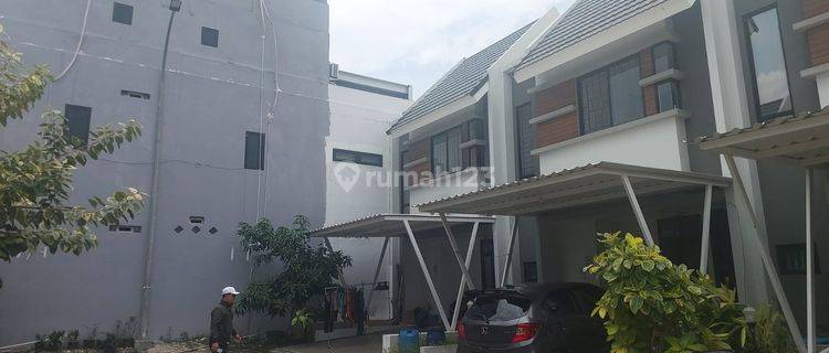 Rumah Cantik 2lt Metland Puri 1