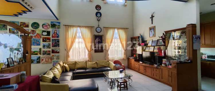 Rumah Hook di perum TAMAN SEMANAN INDAH 1