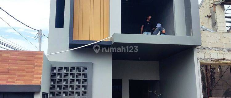 Di Jual Rumah Strategis 2 Lantai Dekat Tol Pamulang 1