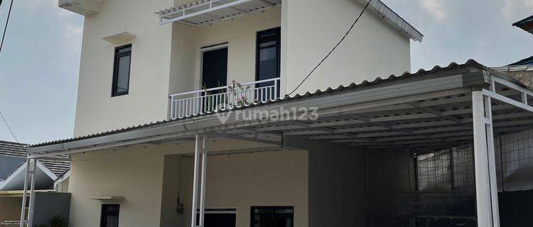 Rumah Modern 2 Lantai Strategis di Kawasan Transmart Buah Batu 1