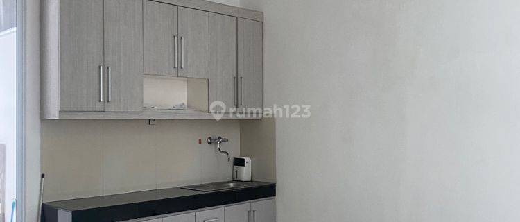  Rumah Kontrakan Unfurnished Bagus di Green Lake City 1