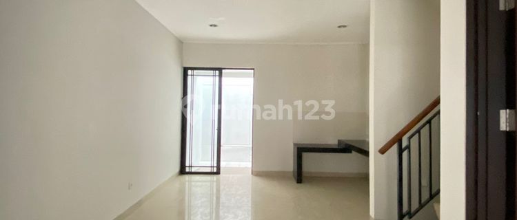 Disewakan Rumah Anti Banjir Dpn Green Lucky 1