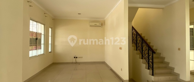 Disewakan Rumah Dua Lantai di Green Lake City 1