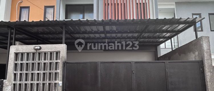 Rumah 2 Lantai Semi-industrial Di Padangsambian – Full Furnished, Strategis Dekat Pusat Kota & Bandara Rumah Bagus SHM di Padangsambian di Padangsambian  1