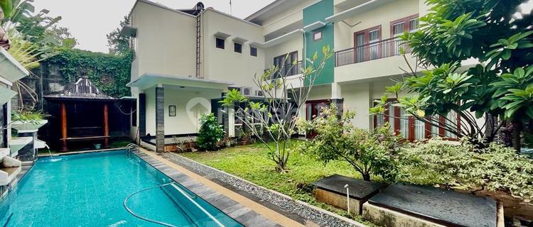 Quick Sale Nice Ready-to-Occupy House in Menteng Central Jakarta 1