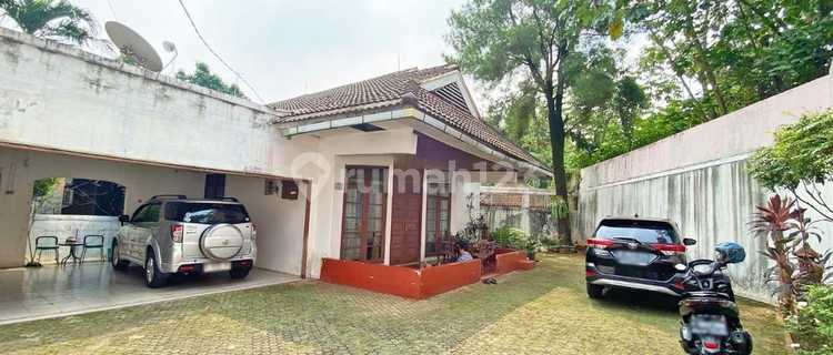 Price Close to NJOP! Premium Location House in Pejaten 1